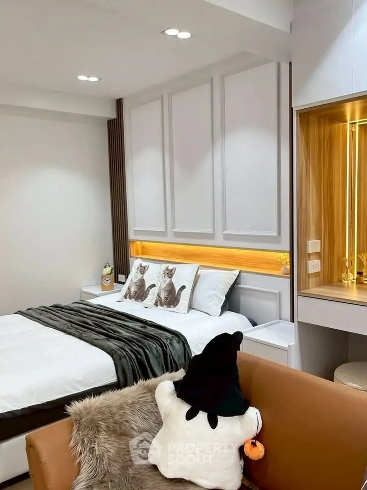 Modern bedroom with stylish decor and cozy ambiance, featuring plush bedding and elegant lighting.