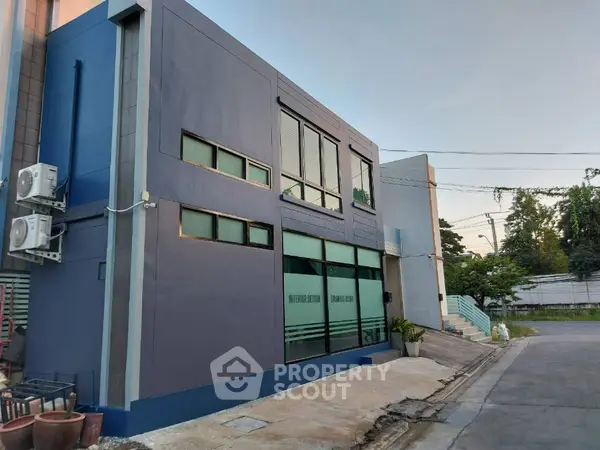 image_rental-6404558