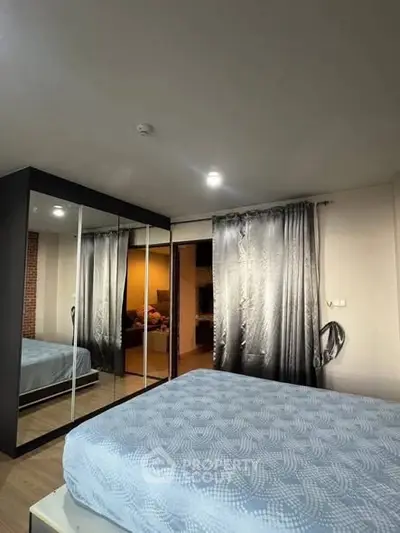 Spacious bedroom with mirrored wardrobe and cozy ambiance