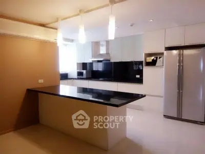 3 Bedrooms Condo -3