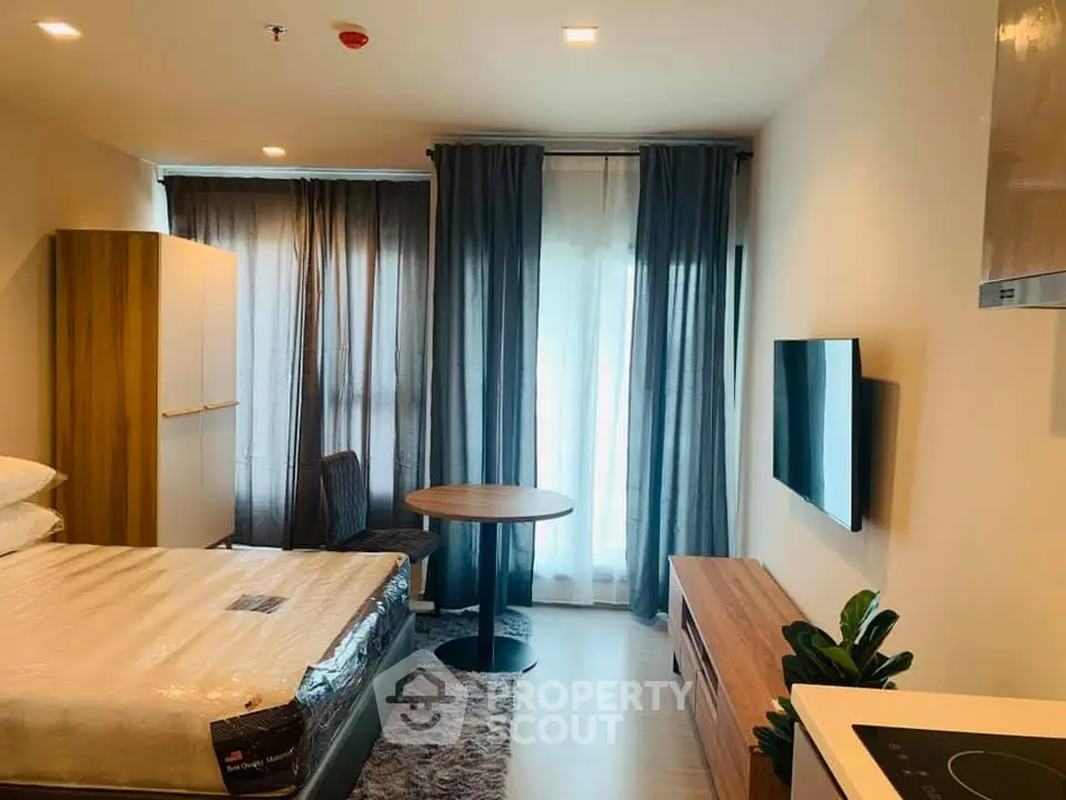  1 Bedroom Condo at Life Sathorn 10-1