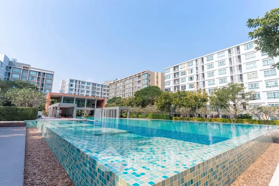 Luxurious condominium with stunning outdoor pool and modern architecture.