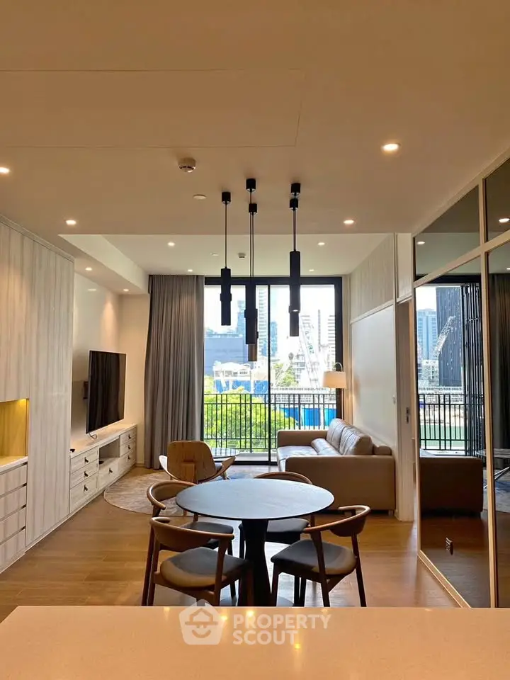 Modern living room with city view, featuring stylish furniture and elegant lighting.