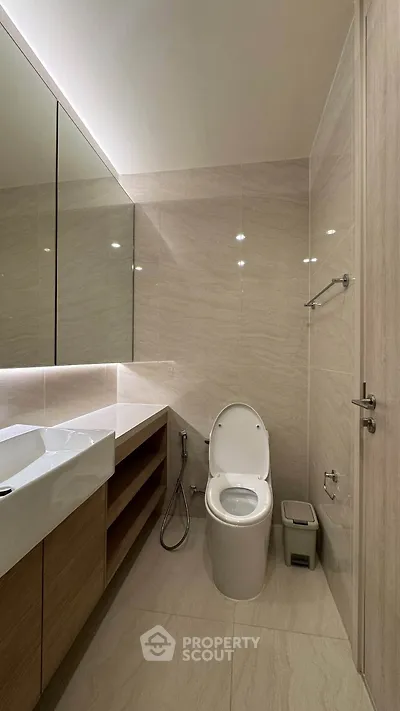 Modern bathroom with sleek fixtures and elegant tile design