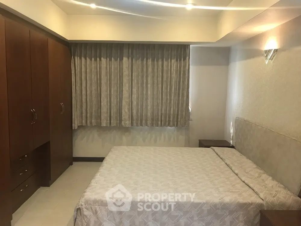  2 Bedrooms Condo -1