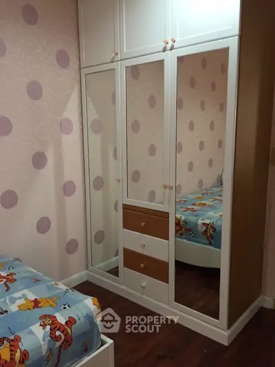  2 Bedrooms Condo at Pathumwan Resort-2