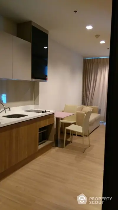  1 Bedroom Condo at Rhythm Sathorn-2