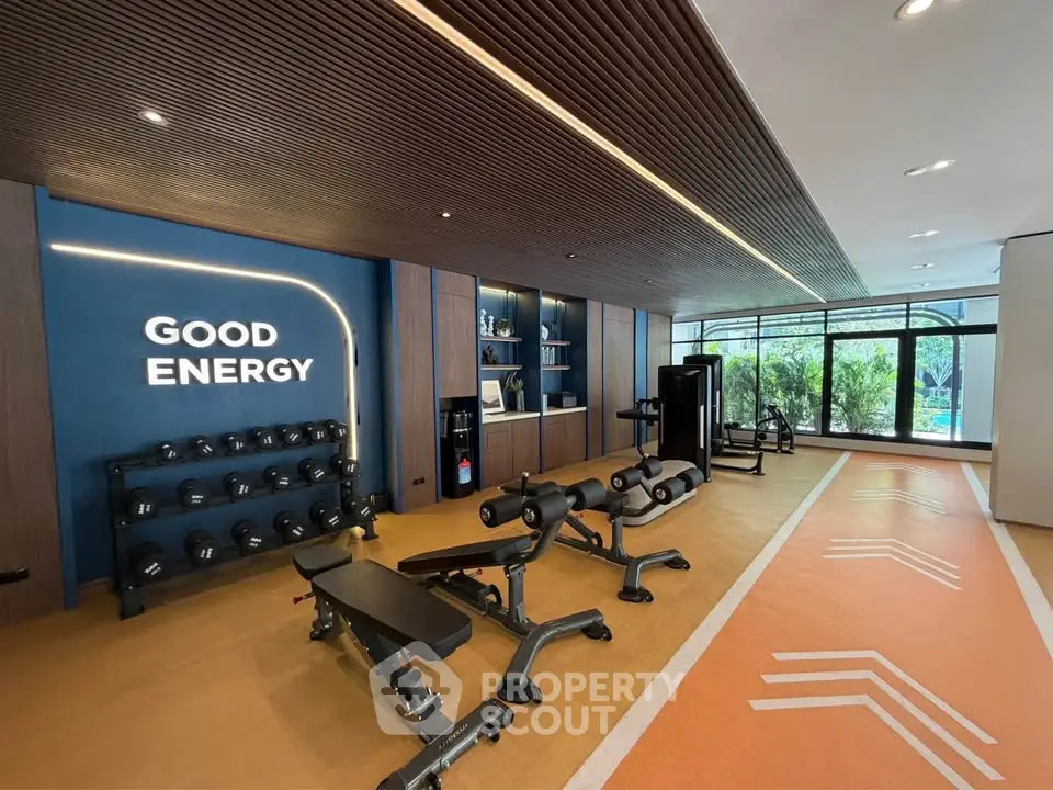 Modern gym with state-of-the-art equipment and stylish design, perfect for fitness enthusiasts.