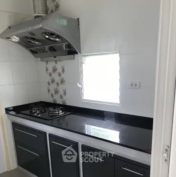 image_rental-8484086