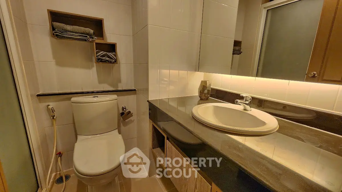 Modern bathroom with sleek fixtures and ambient lighting