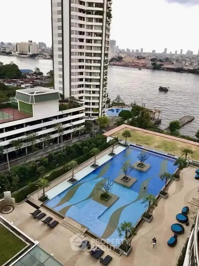 Luxurious riverside apartment with stunning pool and city view