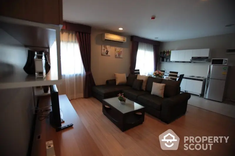  2 Bedrooms Condo at Renova Residence Chidlom Condominium-1