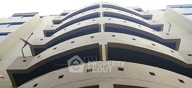 Fully Furnished 2 Bedrooms Apartment at 33 Residence-1
