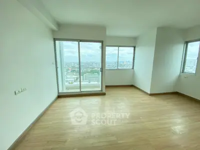 Spacious corner unit with panoramic city views and abundant natural light.