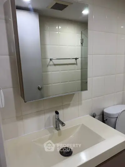 Modern bathroom with sleek sink and mirror cabinet