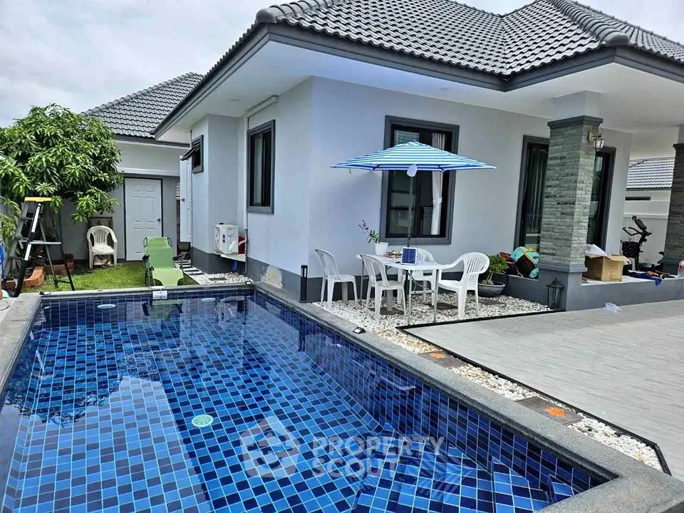 Charming modern house with private pool and patio, perfect for relaxation and outdoor entertainment.