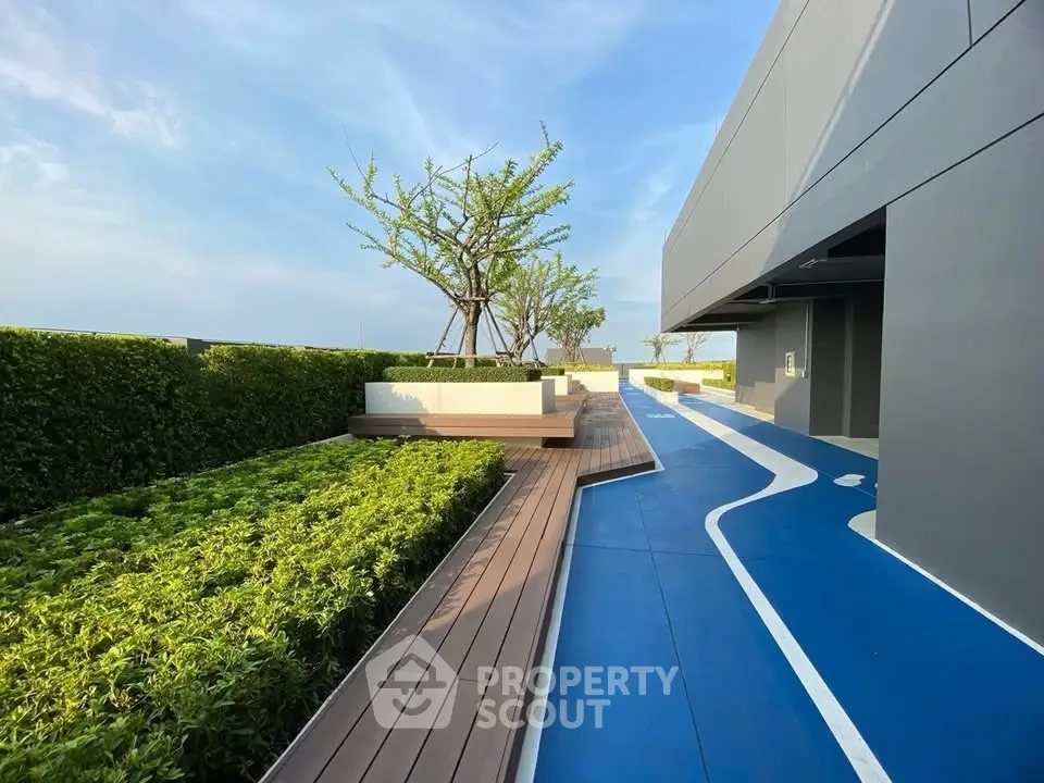 Modern rooftop garden with sleek design and lush greenery, perfect for relaxation and leisure activities.