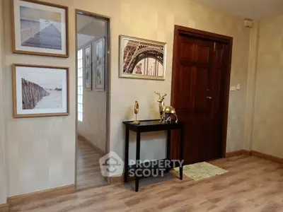  4 Bedrooms Condo -6