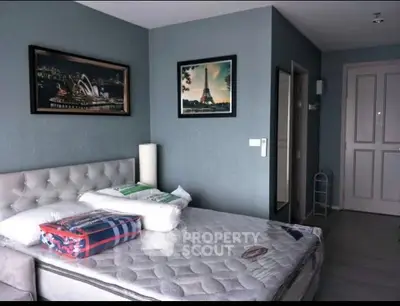 Modern bedroom with stylish decor and comfortable bed in a contemporary apartment.