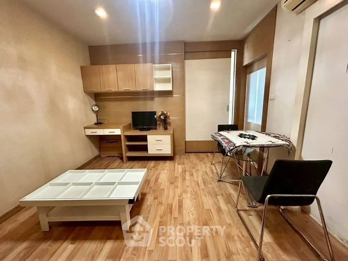 Cozy living room with modern furniture and wooden flooring