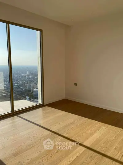 Spacious corner unit with stunning city view and natural light