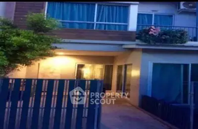 Fully Furnished 4 Bedrooms Townhouse -2