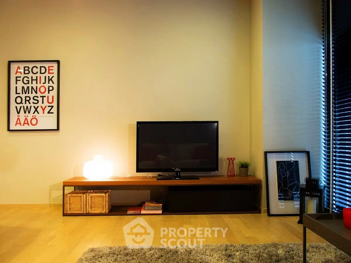 Modern living room with stylish decor and flat-screen TV, perfect for relaxation and entertainment.