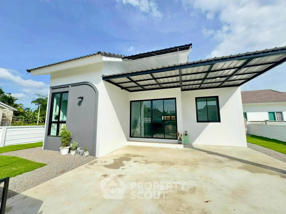 Modern single-story house with sleek design and spacious driveway