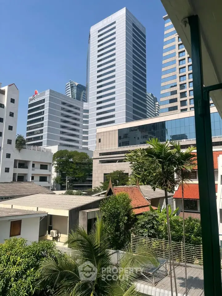 Stunning urban view of modern skyscrapers and lush greenery in a vibrant cityscape.