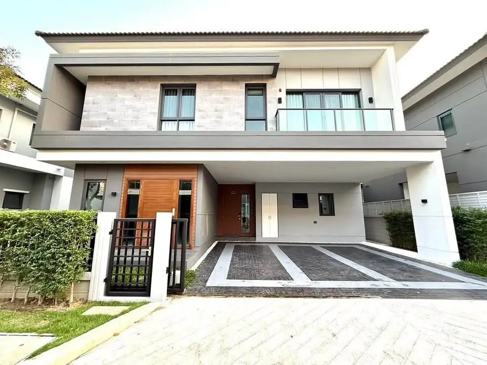 Modern two-story house with spacious driveway and elegant facade
