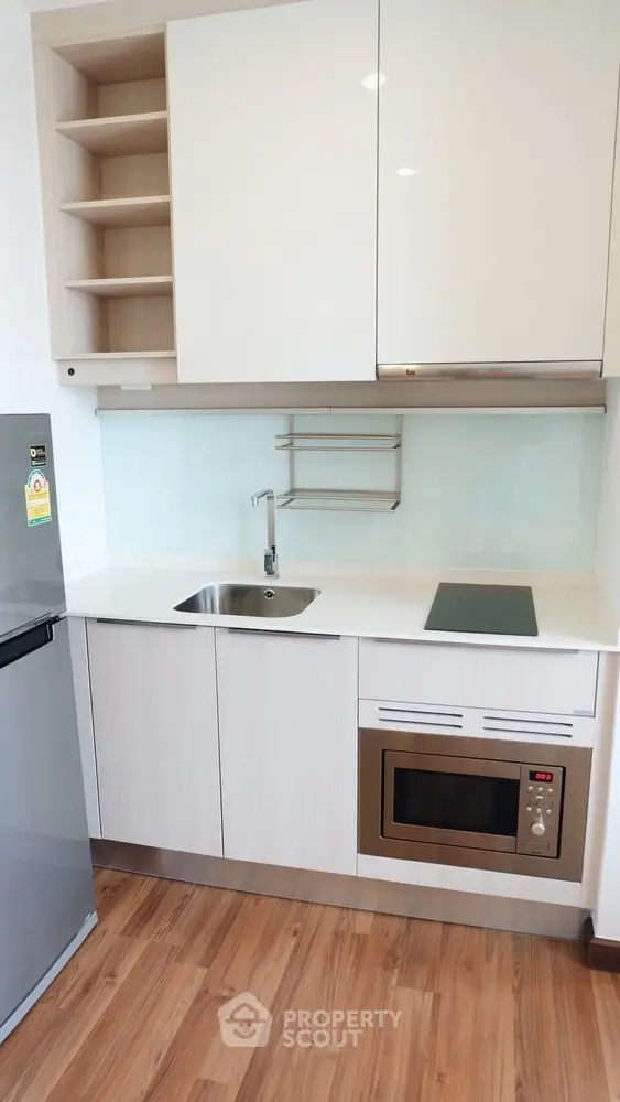  1 Bedroom Condo at Chewathai Interchange-1