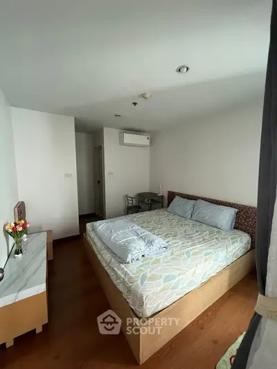 Cozy bedroom with modern decor and natural light, featuring a comfortable bed and stylish furnishings.