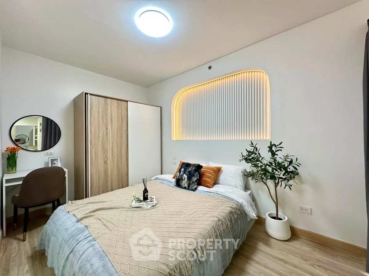Modern bedroom with stylish decor and cozy ambiance, featuring a comfortable bed and elegant lighting.