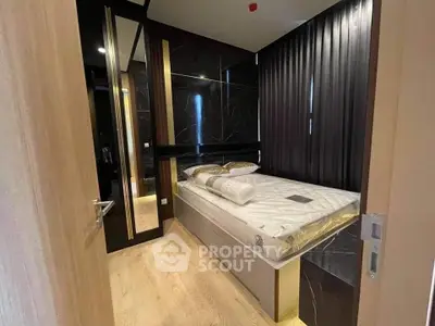 Modern bedroom with sleek design and luxurious finishes, featuring a comfortable bed and stylish decor.
