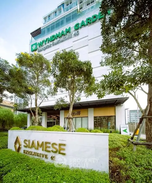 Luxurious Wyndham Garden building exterior with lush landscaping at Siamese Exclusive 42.