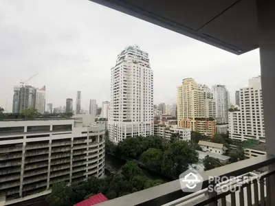  2 Bedrooms Condo at Circle Condominium-5