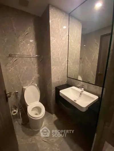 Modern bathroom with sleek design and elegant fixtures in a luxury apartment.