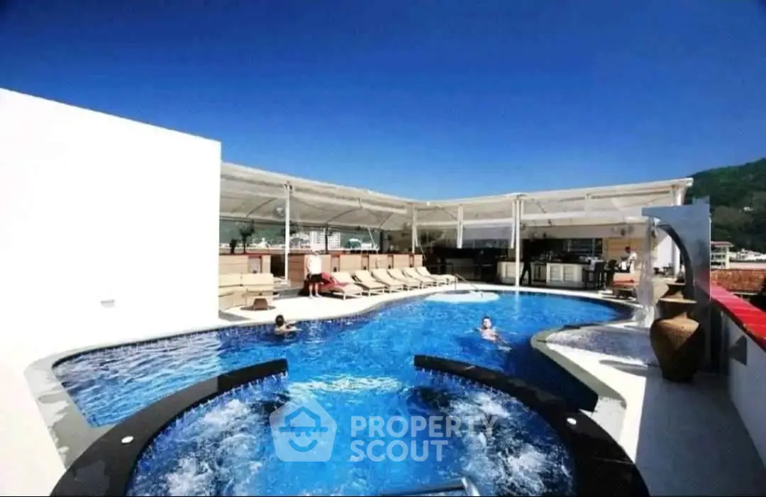 Luxurious rooftop pool with stunning mountain views and modern amenities, perfect for relaxation and leisure.
