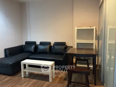 Fully Furnished 1 Bedroom Condo at Fuse Chan Sathorn-4