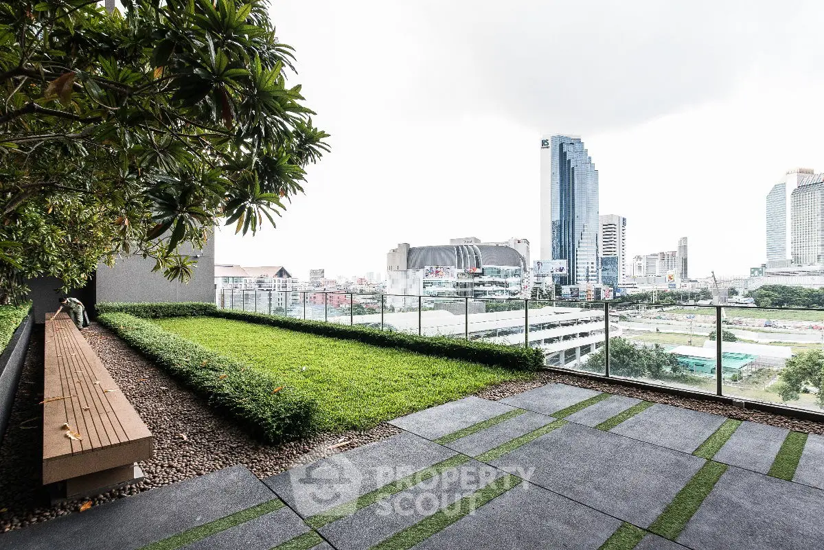 Stunning rooftop garden with city skyline view, perfect for relaxation and urban living.
