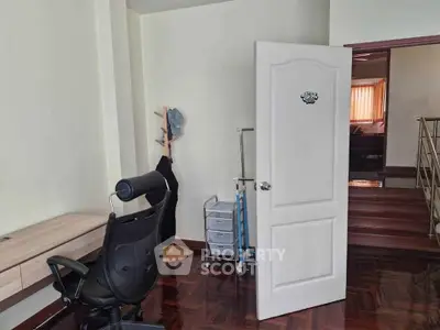 Modern study room with sleek desk and ergonomic chair, ideal for productivity.