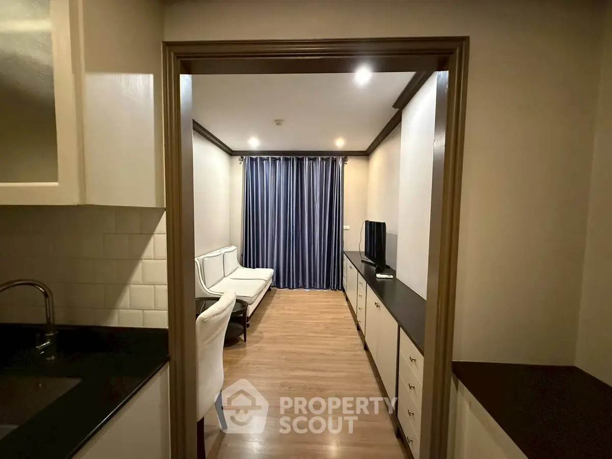 Cozy living room with elegant decor and wooden flooring, perfect for relaxation and entertainment.