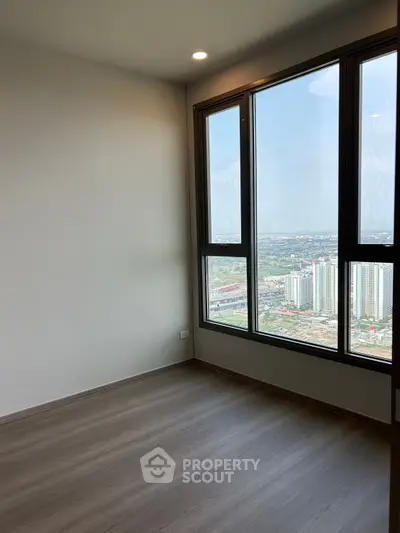 Spacious corner unit with stunning city view and large windows.