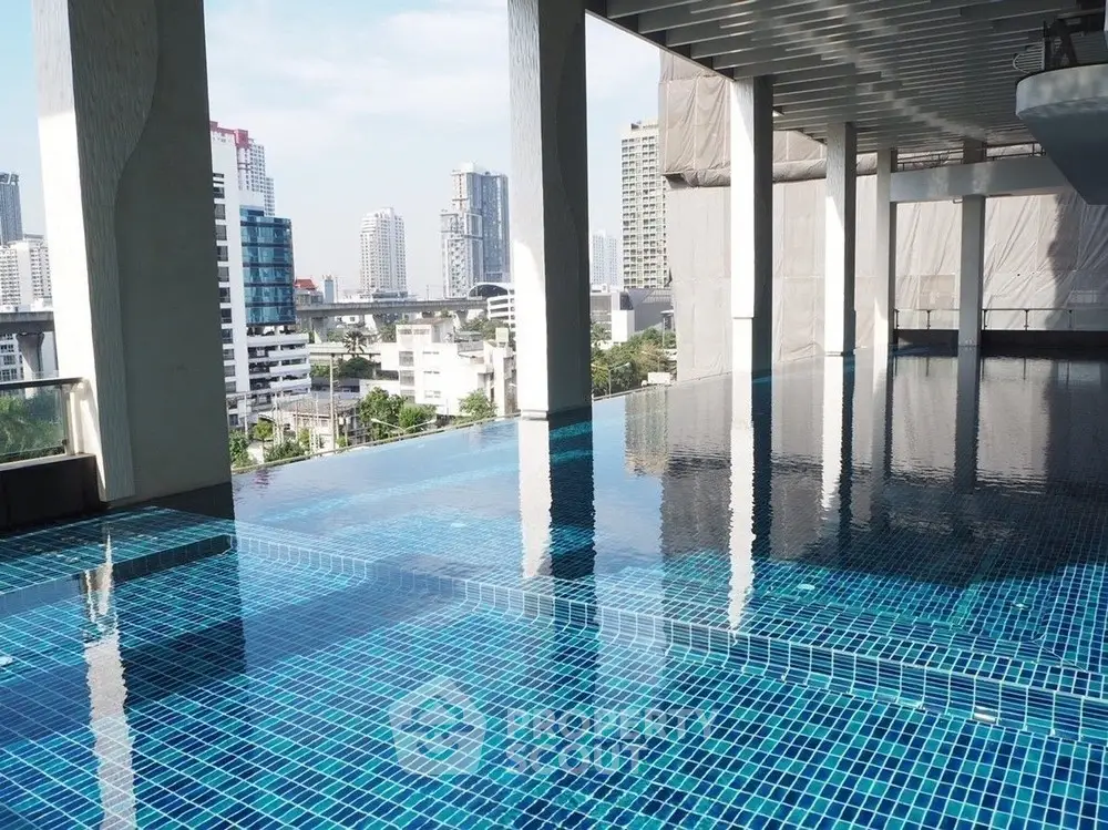  3 Bedrooms Condo at Supalai Elite Phayathai-1