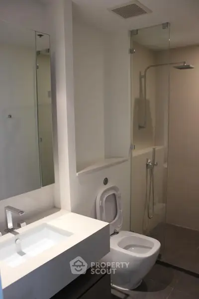  3 Bedrooms Condo at The River Condominium-6