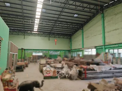 Spacious industrial warehouse with high ceilings and ample storage space.