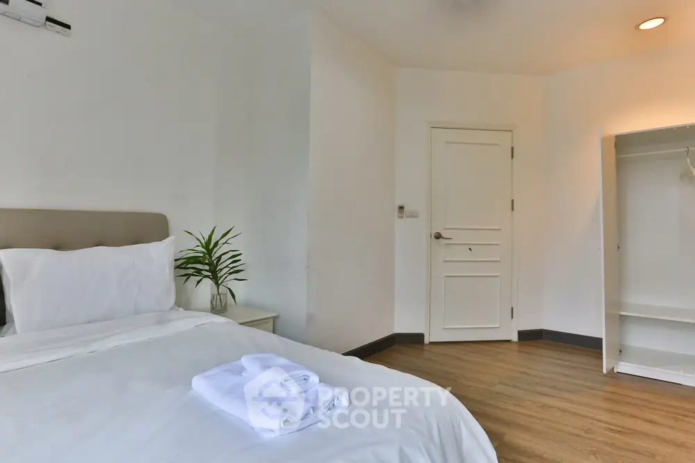  3 Bedrooms Condo -4