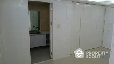  3 Bedrooms Condo at Somkid Gardens Condominium-5