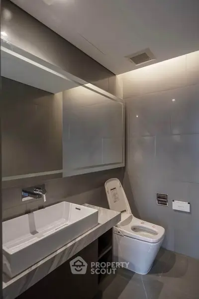 Modern bathroom with sleek fixtures and elegant lighting