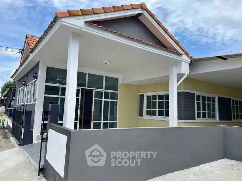 Charming single-story house with modern exterior and spacious windows